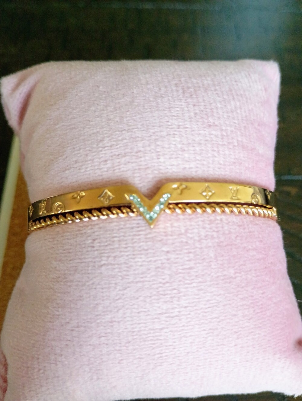 New Rose Gold-tone V-Accent Women’s Bracelet with Crystal Accent